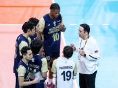 Za vedením trénera NU Bulldogs blízko „šesť-rašeliny“ UAAP sezóna 88, muži, volejbal, finále, zápas 1 NU Bulldogs Dante Alinsurin