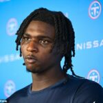Po tom, čo ako nováčik vážil 219 libier, druhý ročník Tennessee Titans, začínajúci rozohrávač Cam Ward, prišiel tento mesiac na organizované tímové aktivity (OTA) a tento mesiac vyzeral výrazne chudšie.