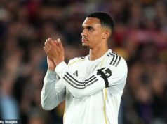 Zápas Trenta Alexandra-Arnolda z majstrovstiev sveta poukazuje na „hlavný problém“ Realu Madrid – španielski giganti sa pripravujú na „vstup na prestupový trh“ pre nového pravého obrancu Španielske médiá zdôraznili absenciu Trenta Alexandra-Arnolda v zostave Anglicka ako prejav slabosti Realu Madrid na pozícii krajného obrancu.