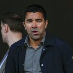 Očakáva sa, že šéf Barcelony Deco bude vo finále FA Cupu vládnuť nad Joaom Pedrom z Chelsea