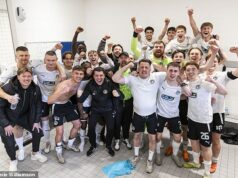 Zatiaľ čo Hearts a Hibs znášali posledné dni žiaľu, aspoň Edinburgh City získalo kapitál tým, že si zachovalo svoj status SPFL a ukončilo Brorov sen. Víťazný tím Edinburghu City oslavuje víťazstvo v druhej lige