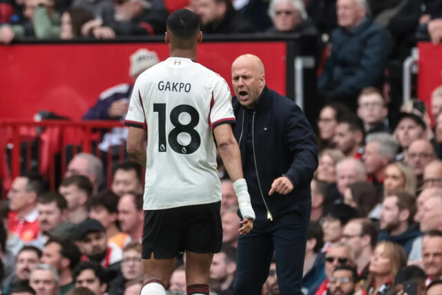 Záverečné myšlienky: Arne Slot je po porážke Liverpoolu s Man United na „vypožičanom čase“.

