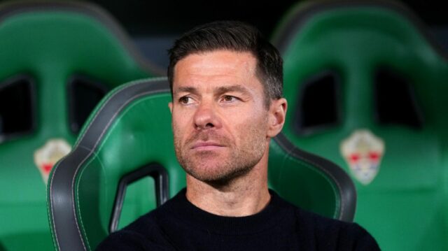 Xabi Alonso pred zápasom LaLiga EA Sports medzi Elche CF a Real Madrid CF. 