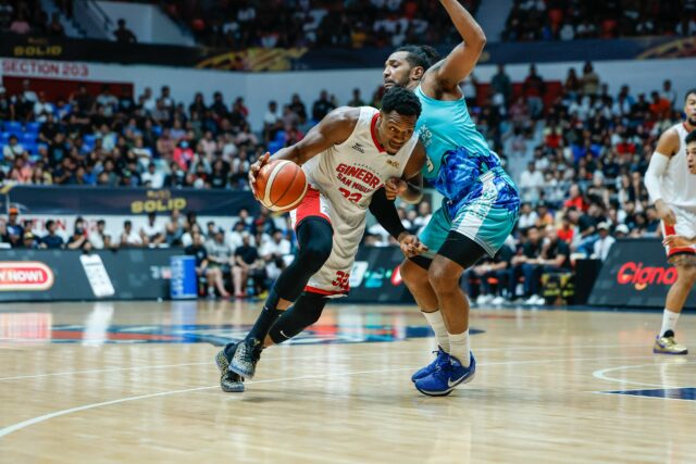 Ženeva prekonala Phoenix o vstupenku do semifinále Justin Brownlee z Barangay Ginebra Gin Kings počas zápasu s Phoenix Fuel Masters vo štvrťfinále PBA Commissioner's Cup 2026.