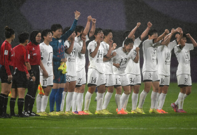Prvý športový tím Severnej Kórey, ktorý zavítal na juh po ôsmich rokoch, dosiahol v stredu finále Ázijskej ženskej Ligy majstrov, keď Naegohyang Women's FC zdolal Suwon FC Women 2:1.