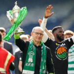 Martin O'Neill dostal do rúk Škótsky pohár po skompletizovaní pozoruhodného double