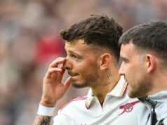 Zranenie Bena Whitea vyvoláva poplach Arsenalu a ohrozuje nádeje Premier League a Ligy majstrov Ben White bol nútený pre zranenie Arsenalu počas výhry nad West Hamom United