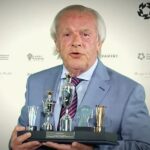 Generálny riaditeľ PFA Gordon Taylor (vyššie) s ročným príjmom 2 milióny libier a jeho pravá ruka Darren Wilson s ročným príjmom 350 000 libier patrili medzi správcov charitatívnej organizácie PFA.