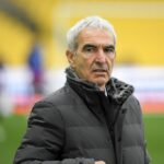 „Banálny sebecký Leo“ – Bývalý francúzsky manažér Raymond Domenech vtrhol do tímu Thierryho Henryho a Les Bleusa na majstrovstvách sveta 2010
