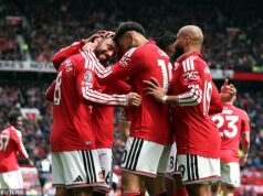 „Cringing“ Roy Keane vykuchal „cirkusový akt“ Bruna Fernandesa a jeho spoluhráčov z Man United pri brutálnej demontáži jeho rekordnej asistencie v Premier League a toho, ako „nebudú vyhrávať trofeje“ Bruno Fernandes bol stredobodom pozornosti Man United počas jeho snahy o rekord asistencií