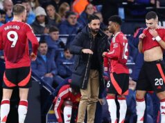 „Génius“ Man Utd, z ktorého bol Ruben Amorim obvinený, prinútil Michaela Carricka prosiť Amad Diallo z Manchestru United prichádza na štadión pred zápasom Premier League medzi Manchestrom United a Liverpoolom na Old Trafford.