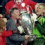 Peter Schmeichel v centre osláv Ligy majstrov 1999