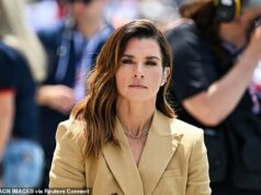 „Shocked“ Danica Patrick vzdáva emocionálnu poctu hviezde NASCAR Kyle Buschovi po jeho tragickej náhlej smrti Danica Patrick sa pripojila k rastúcemu zoznamu ľudí, ktorí vzdávajú emocionálne pocty Kyleovi Buschovi