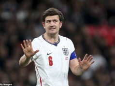 „Šokovaný a vykuchaný“ Harry Maguire je AXED z anglického tímu na majstrovstvách sveta, pretože Thomas Tuchel sa pripravuje na vymenovanie 26-člennej skupiny – pričom stredový obranca nebol vybratý od minulého leta v rade na telefonát Harry Maguire nie je v zostave Thomasa Tuchela na Svetovom pohári – bude oznámené zajtra