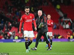 „Stretli sme sa len RAZ“: Bývalý asistent Man United Steve McClaren odhaľuje, čo viedlo k jeho vášnivej „hádke“ s Brunom Fernandesom – a porovnáva kapitána vo forme s legendou Old Trafford Bývalý asistent trénera Manchestru United Steve McClaren (vpravo) podrobne popísal spor s Brunom Fernandesom (vľavo).