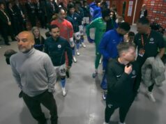 „Žiadne obleky v posledný deň FA Cupu? Pep Guardiola a Calum McFarlane mali byť zakázaní. Umelá inteligencia Harryho Brenta