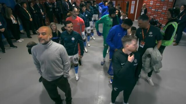 „Žiadne obleky v posledný deň FA Cupu? Pep Guardiola a Umelá inteligencia Harryho Brenta