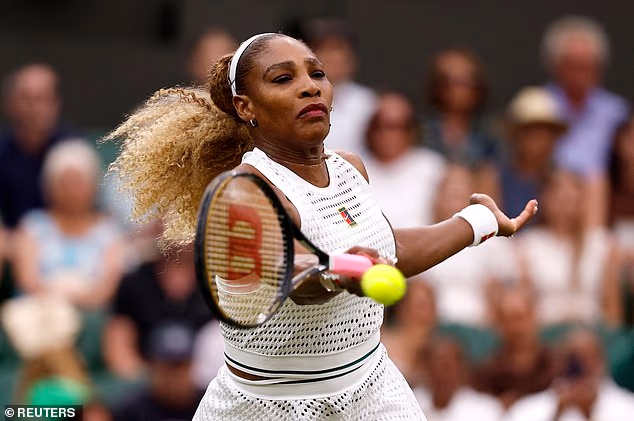 Serena Williamsová sa v utorok po návrate do Wimbledonu vrátila k singlu
