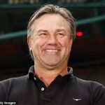 Tony Modra bol účastníkom zničujúcej autonehody, keď mu spadnutý konár prerazil čelné sklo