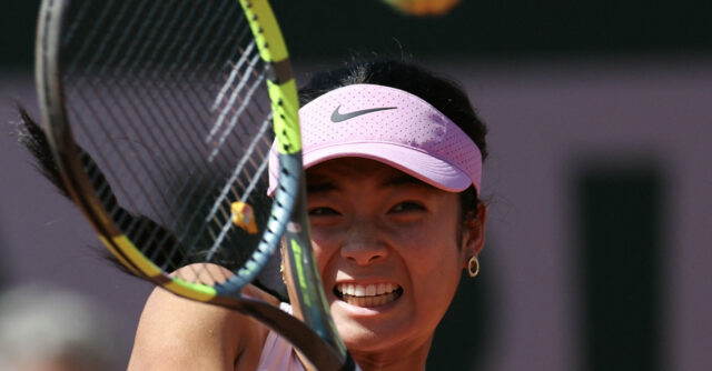Alex Eala postupuje po podaní Priscilly Hon na Birmingham Open Alex Eala prešla okolo Priscilly Honovej 6-0, 6-2, aby v utorok otvorila svoju dvojhru na turnaji WTA 125 Birmingham Open.