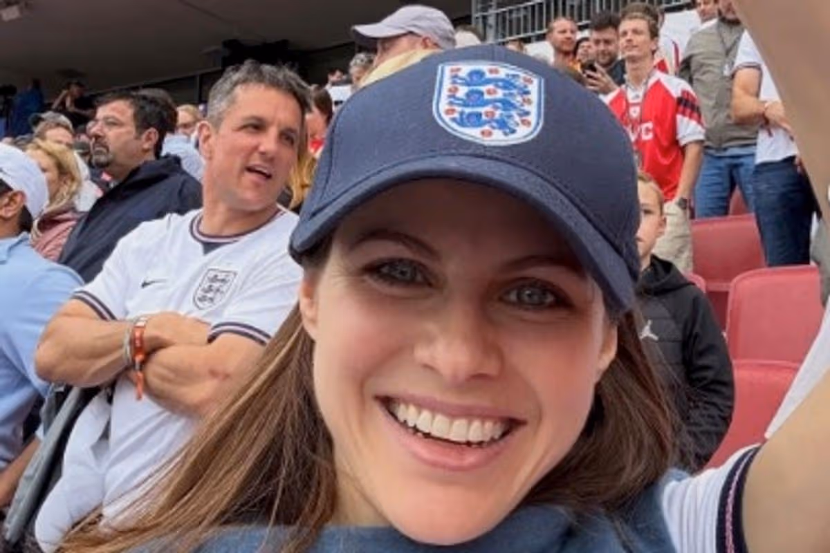 Alexandra Daddario omráčila v Anglicku striptíz, keď fanúšikovia povedali, že je to „najlepšia súprava, aká kedy vyzerala“