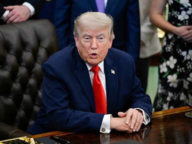 Americký prezident Trump povedal, že dohoda medzi USA a Iránom bude podpísaná zajtra | Americko-izraelská vojna proti Iránu
