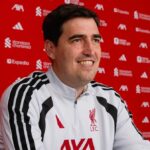 Andoni Iraola nový manažér futbalového klubu Liverpool v tréningovom centre Axa