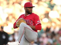 Angels‘ bullpen dostane vykúpenie v kombinovanom vypnutí atletiky 20. júna 2026; West Sacramento, Kalifornia, USA; Počiatočný nadhadzovač Los Angeles Angels Walbert Urena (57) hádže ihrisko proti Athletics počas prvej zmeny v Sutter Health Park. Povinný kredit: Darren Yamashita-Imagn Images