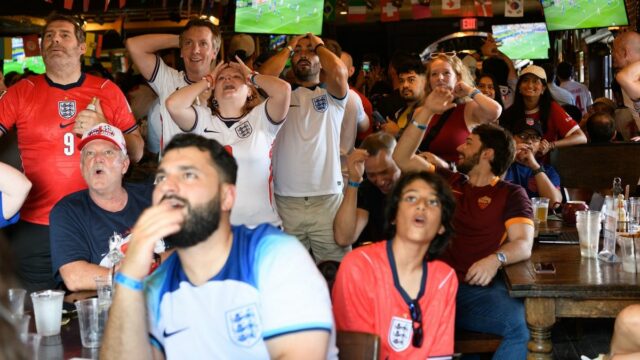 Anglicko a Chorvátsko sledujú párty v The Londoner 