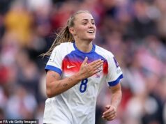 Anglicko 3:0 Ukrajina: sklamanie pre levice, ktoré idú k víťazstvu, ale nedosiahli automatickú kvalifikáciu – play-off je teraz jedinou cestou majstrov Európy do Brazílie 2027 Georgia Stanway do prestávky zdvojnásobila náskok, keď zblízka vypichol center domácej Alessie Russoovej