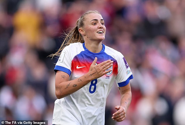 Anglicko 3:0 Ukrajina: sklamanie pre levice, ktoré idú k víťazstvu, Georgia Stanway do prestávky zdvojnásobila náskok, keď zblízka vypichol center domácej Alessie Russoovej