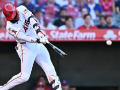 Anjeli sa usilujú o vzácne sériové zametanie proti Rays 12. júna 2026; Anaheim, Kalifornia, USA; Pravý hráč Los Angeles Angels Jo Adell (7) zasiahol singlom počas prvej zmeny proti Tampe Bay Rays na Angel Stadium. Povinný kredit: William Liang-Imagn Images