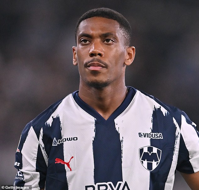 Anthony Martial dosiahol nové minimá, pretože jeho kontrakt o rok Anthony Martial údajne súhlasil s odchodom z Monterrey o rok skôr po náročnom kúzle