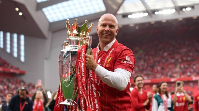 Arne Slot píše úprimný otvorený list fanúšikom Liverpoolu po prepustení Arne Slot bol v sobotu prekvapivo odvolaný po tom, čo Liverpool informoval novinárov, že je pripravený zostať