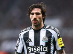 Arsenal by mohol uniesť vysnívaný prestup do Tottenhamu, keďže Mikel Arteta dáva najavo pocity Sandra Tonaliho Sandro Tonali z Newcastle United počas zápasu Premier League medzi Newcastle United a Manchester United v St James' Park 4. marca 2026 v Newcastle upon Tyne, Spojené kráľovstvo