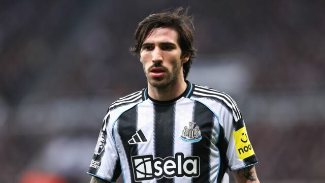 Arsenal by mohol uniesť vysnívaný prestup do Tottenhamu, keďže Mikel Sandro Tonali z Newcastle United počas zápasu Premier League medzi Newcastle United a Manchester United v St James' Park 4. marca 2026 v Newcastle upon Tyne, Spojené kráľovstvo
