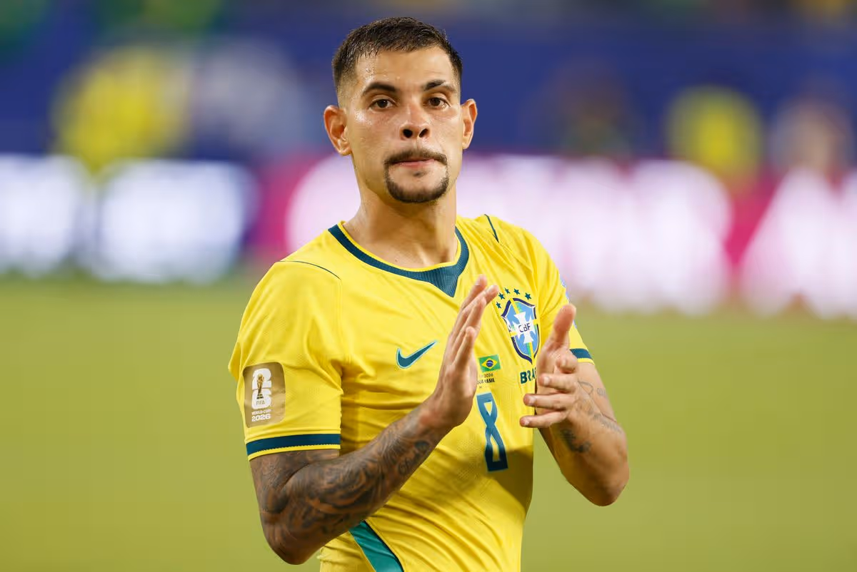 Bruno Guimaraes je spájaný s prestupom do Arsenalu