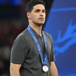 BUDAPEŠŤ, MAĎARSKO - 30. mája: Mikel Arteta, manažér klubu Arsenal FC, vyzerá po zápase finále Ligy majstrov UEFA 2026 medzi Parížom Saint-Germain a Arsenalom FC v Puskas Arene 30. mája 2026 v maďarskej Budapešti. (Foto: Sebastian Frej/Getty Images)