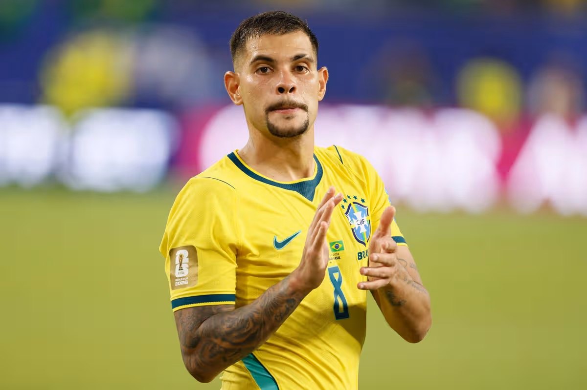 Bruno Guimaraes je spájaný s prestupom do Arsenalu