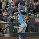 8. júna 2026; Summerlin, Nevada, USA; Chytač Milwaukee Brewers William Contreras (24) oslavuje po tom, čo trafil homerun proti Athletics počas deviatej zmeny v Las Vegas Ballpark. Povinný kredit: Lucas Peltier-Imagn Images