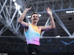 Austrálčan Kurtis Marschall sa stal prvým človekom, ktorý porazil olympijského víťaza za viac ako 1000 dní Austrálsky skokan o žrdi Kurtis Marschall ohromil svet atletiky tým, že ukončil pozoruhodnú sériu Armanda Duplantisa bez prehry v Štokholme, ktorá trvala 40 stretnutí.