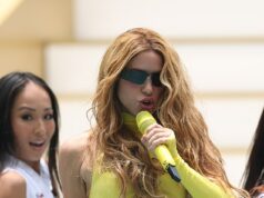 Austrálski futbaloví fanúšikovia zdieľajú zmiešané reakcie na otvorenie majstrovstiev sveta FIFA, keď sa Shakira dostáva do centra pozornosti Globálna superhviezda Shakira (na obrázku) vyvolala zmiešané reakcie na jej prípravný turnaj na Majstrovstvách sveta vo futbale 2026.