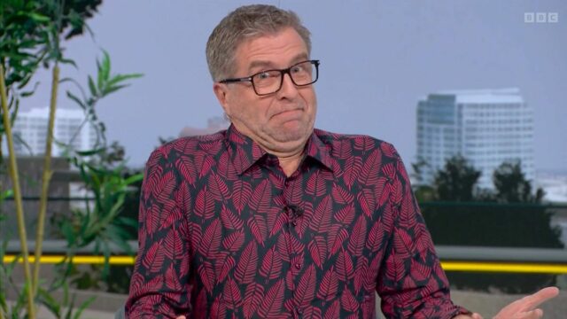BBC osloví „slon v izbe“ hlavná chyba vyzve hosťa „vykope“. Mark Chapman na začiatku spravodajstva BBC v sobotu večer