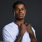 Marcus Rashford, ktorý tento týždeň pózuje pre Anglicko, sa do Barcelony nevracia