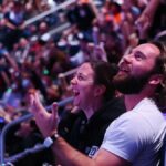 5. novembra 2022; San Francisco, Kalifornia, USA; Fanúšikovia reagujú počas majstrovstiev sveta League of Legends medzi T1 a DRX v Chase Center. Povinný kredit: Kelley L Cox-Imagn Images