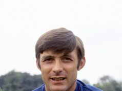 Bobby Tambling zomrel vo veku 84 rokov: Legenda Chelsea, ktorá bola štyri desaťročia rekordným strelcom, než ju predbehol Frank Lampard, zomrela po dlhej chorobe Legenda Chelsea Bobby Tambling zomrel vo veku 84 rokov vo svojom dome v grófstve Cork