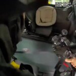 Bodycam ukazuje vodiča, ktorý ponúka ozbrojenej polícii výťah uprostred prenasledovania | POLÍCIA