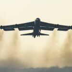 Bombardér amerického letectva B-52 havaroval po štarte na leteckej základni Edwards | Správy