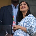 Druhá dáma USA Usha Vance sa zúčastňuje futbalového zápasu skupiny D Svetového pohára na štadióne Los Angeles