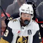 Brayden McNabb z Golden Knights bol hospitalizovaný po strele zoči-voči v zápase 2